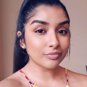 Meet your Posher, Julissa